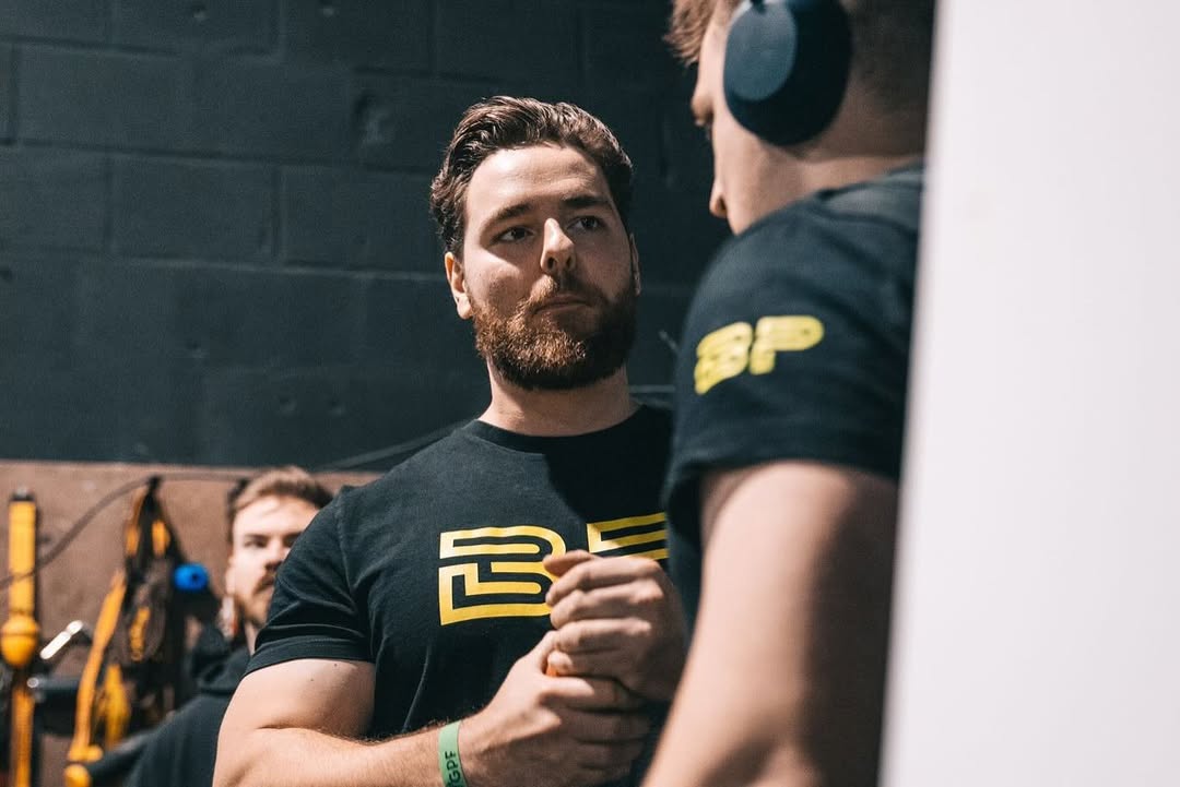 Competitive powerlifting coaches using BarPath